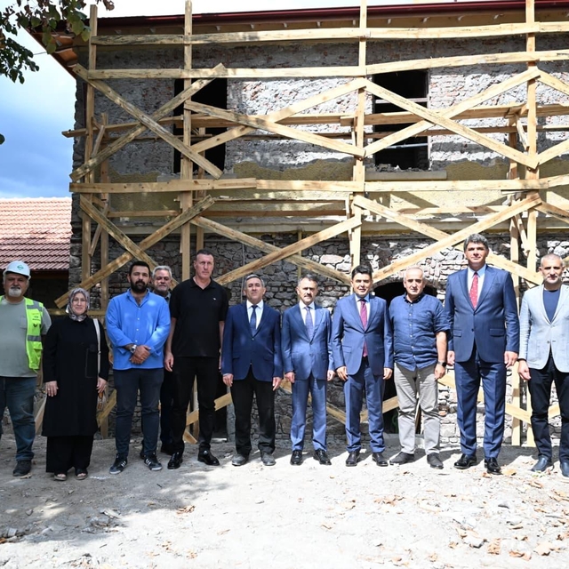 Bakan Yardımcısı Boyraz, restorasyonu süren Tarihi Derbent Tren Garı'nı inc...