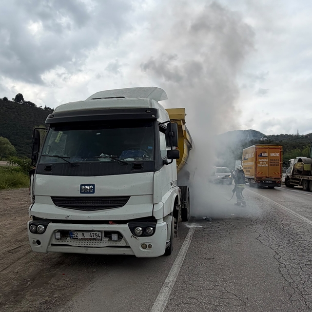Ordu'da seyir halindeki kamyonda çıkan yangın söndürüldü