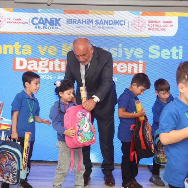 Canik'te tüm birinci sınıf öğrencilerine çanta ve kırtasiye seti dağıtıldı