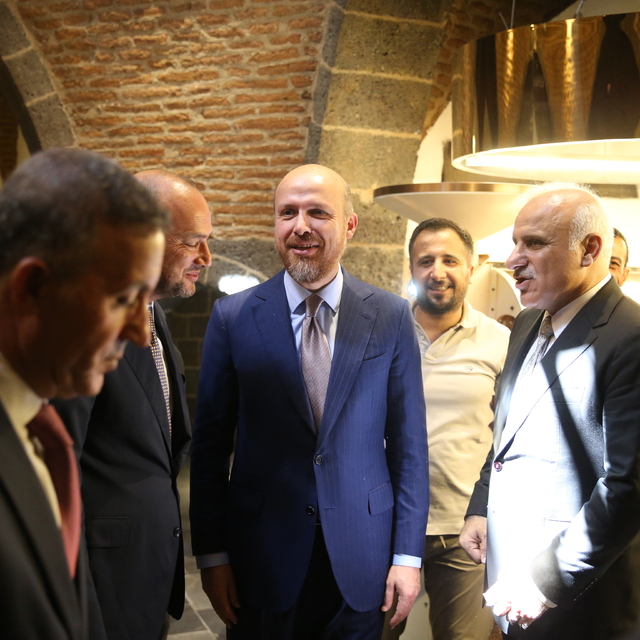 Türkiye Gönüllü Teşekküller Vakfı Başkanı Bilal Erdoğan, Diyarbakır'da ziya...
