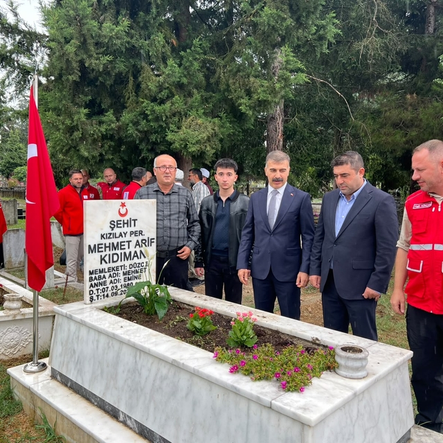 Kızılay şehidi Mehmet Arif Kıdıman, Düzce'deki mezarı başında anıldı