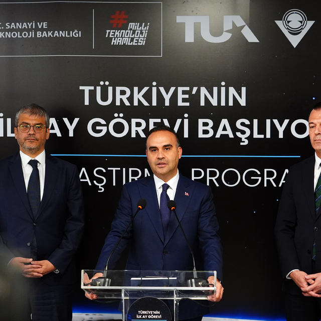 Türkiye'nin ilk Ay görevi kapsamında geliştirilen uzay aracının üretimi tam...