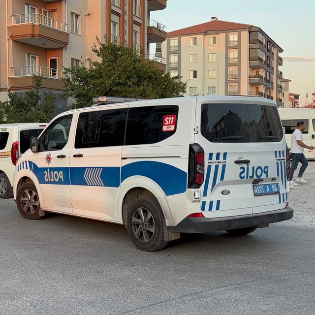 Aksaray'da 5. katın penceresinden düşen 18 yaşındaki kız öldü