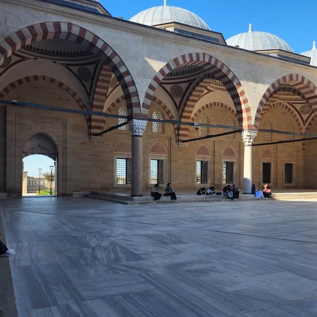 Geleceğin mimarları ilk derslerini Selimiye'nin gölgesinde işledi