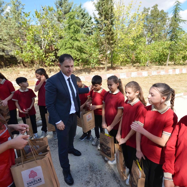 Vakıflardan Kırklareli'ndeki öğrencilere eğitim desteği