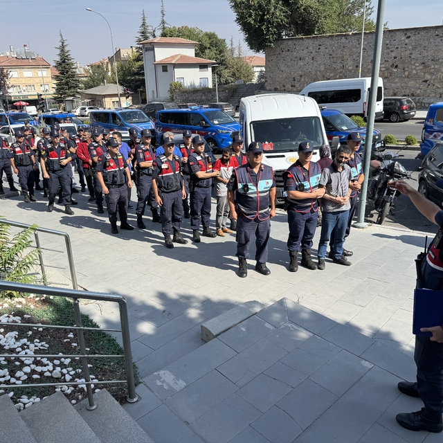 Nevşehir'de 18 yıl sonra çözülen cinayetin şüphelileri adliyeye sevk edildi