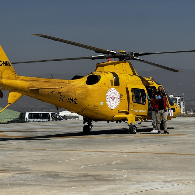 Erzurum'da rahatsızlanan hamile kadın ambulans helikopterle hastaneye kaldı...