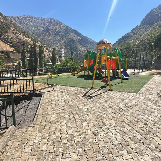Uludere'de çocuk oyun parkı yenilendi