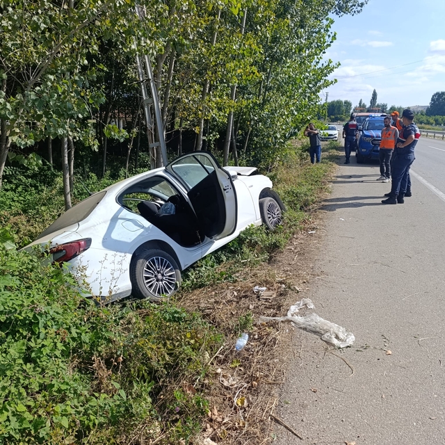 Tokat'ta devrilen otomobilde 1 kişi öldü, 1 kişi yaralandı