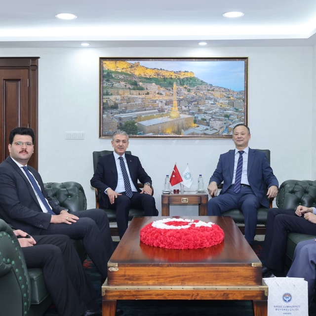 Kırgızistan'ın Ankara Büyükelçisi Kazakbaev, Mardin Valisi Akkoyun'u ziyare...