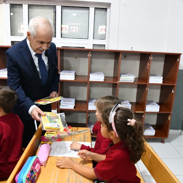 Keşan Belediyesi öğrencilere kırtasiye desteği