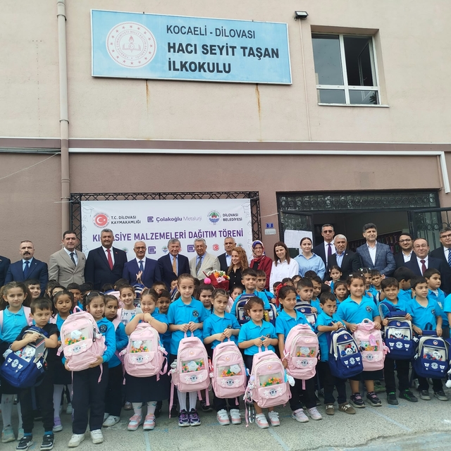 Dilovası'nda 1. sınıf öğrencilerine kırtasiye desteği