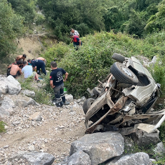 Osmaniye'de şarampole devrilen otomobilin sürücüsü yaralandı