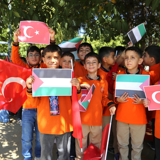 Bitlis'te Gazzeli çocuklar için uçurtmalar gökyüzüne bırakıldı