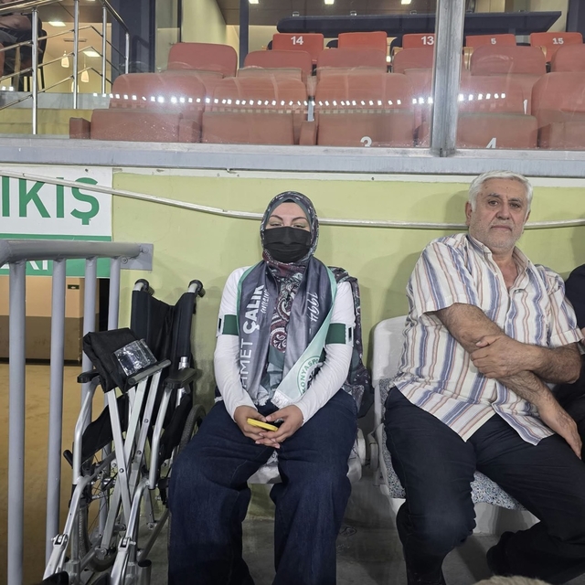 Konyaspor, kanser tedavisi gören 17 yaşındaki taraftarı unutmadı