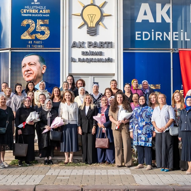AK Parti Edirne İl Başkanlığında kadın kolları buluşması