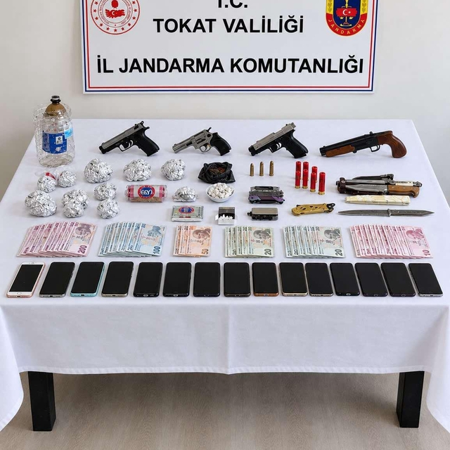 Tokat'ta uyuşturucu operasyonunda 20 zanlı yakalandı