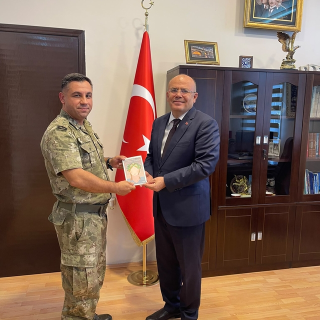2.⁠ ⁠Hudut Tabur Komutanı Arıkan'dan Uzunköprü Kaymakamı Köken'e ziyaret