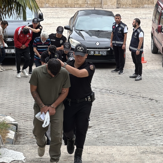 Samsun merkezli "Sokaklar Güvende" operasyonunda yakalanan 21 şüpheli adliy...
