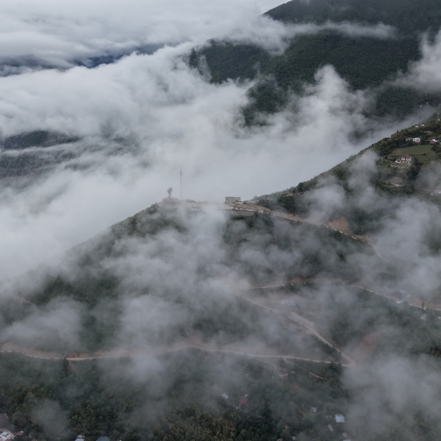 Artvin'i kaplayan sis bulutu havadan görüntülendi