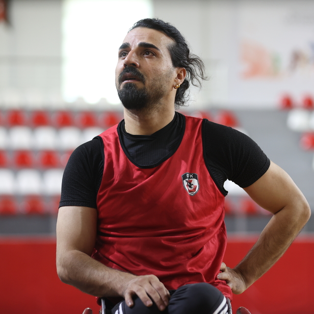 Bacağını genç yaşta kaybetti, hayata basketbolla tutundu
