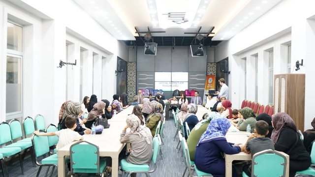 Malatya'da ihyitaç sahibi öğrencilere kırtasiye desteği verildi