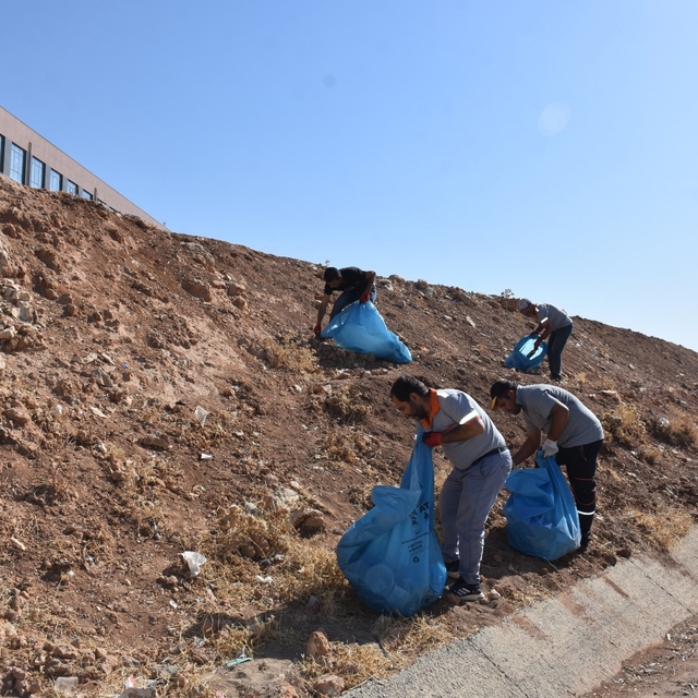Siirt'te çevre yolunda temizlik yapıldı
