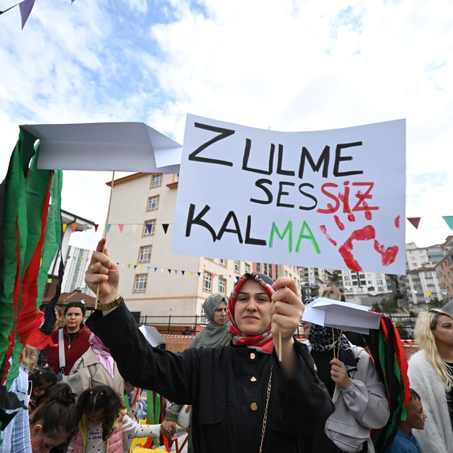 Ankara'da uçurtmalar Gazzeli çocuklar için gökyüzüne bırakıldı