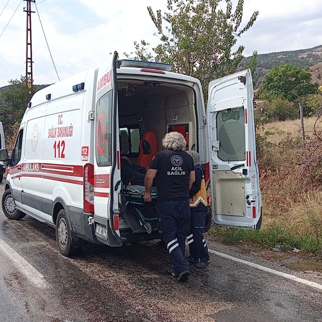 Tokat'ta iki kamyonetin çarpıştığı kazada 1 kişi yaralandı