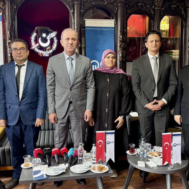 Trabzon'da "Gazze'de Üniversite Olmak" paneli düzenlendi