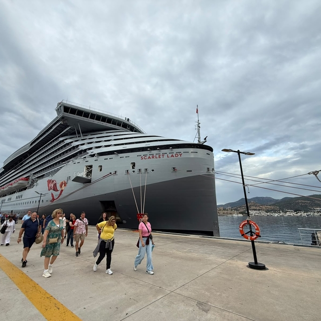 Bodrum'a "Scarlet Lady" kruvaziyeriyle 2 bin 560 turist geldi