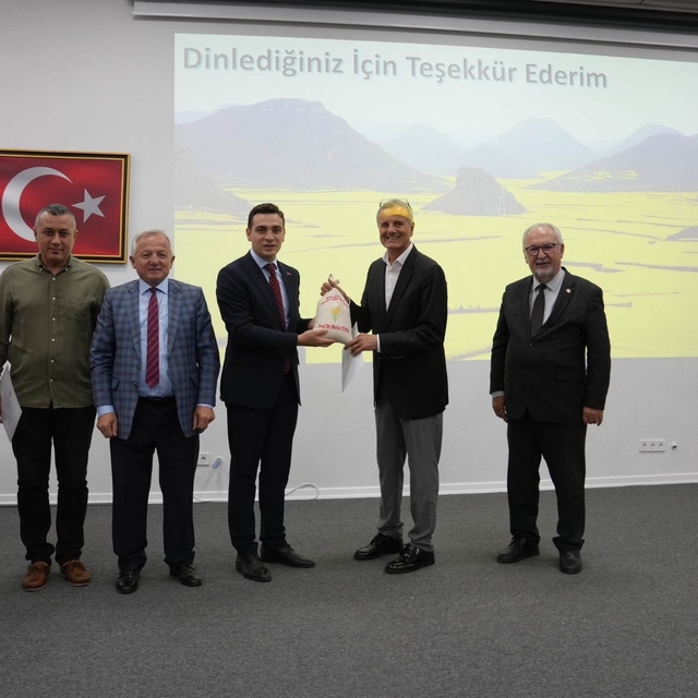 İpsala'da toprak işlemesiz tarım konferansı düzenlendi