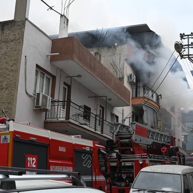 Turgutlu'da evde çıkan yangın söndürüldü