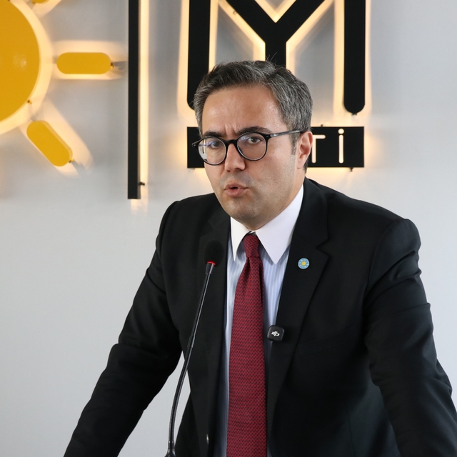 İYİ Parti Genel Başkan Yardımcısı Yılmaz, Adana'da partililerle buluştu