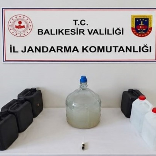 Balıkesir'de sahte alkol operasyonlarında 4 şüpheli yakalandı