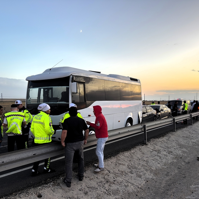 Aksaray'da zincirleme trafik kazasında 16 kişi yaralandı