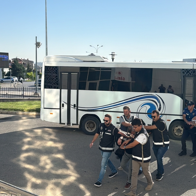 Karaman'da "Sokaklar Güvende" operasyonunda 10 zanlı tutuklandı
