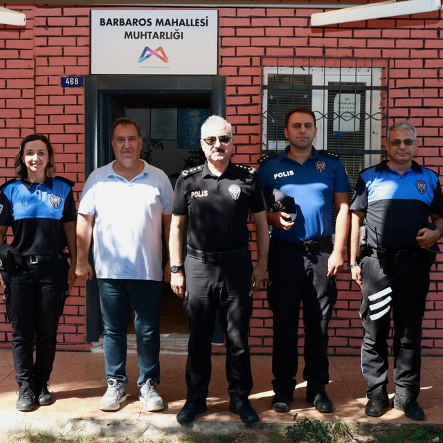 Mersin İl Emniyet Müdürü Fahri Aktaş esnaf ve vatandaşlarla görüştü