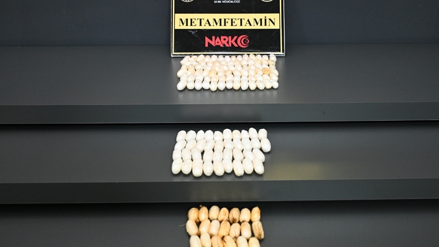 Kırşehir'de mide ve bağırsaklarında 1 kilo 157 gram uyuşturucu bulunan 3 zanlı tutuklandı