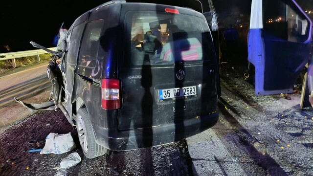 Manisa'da zincirleme kaza: 1'i ağır 5 yaralı