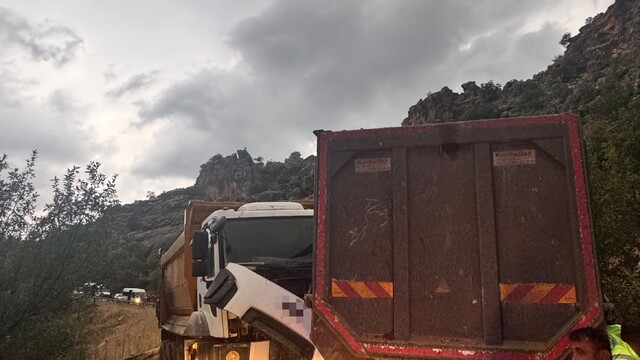 Adıyaman'da iki kamyon çarpıştı: 2 yaralı