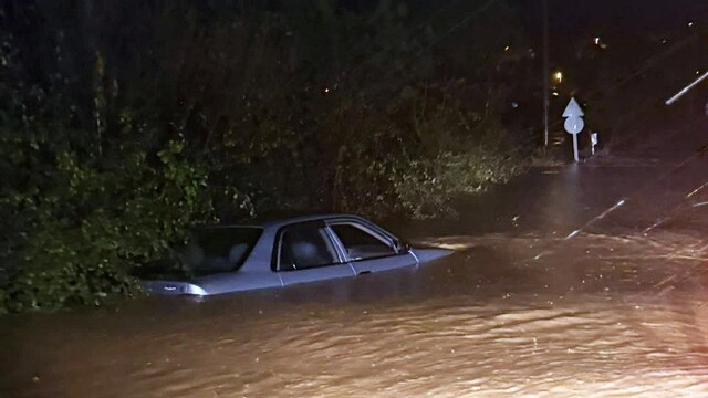 Kocaeli ve Sakarya'da sağanak su baskınlarına neden oldu