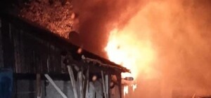 Bursa’da hayvan çiftliği alevlere teslim oldu