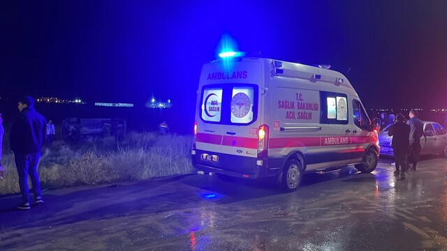 Karaman'da yağmur nedeniyle kayganlaşan yol kazaya neden oldu: 1 yaralı