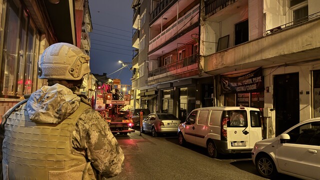 Bursa'da oğlu tarafından rehin alınan anneyi polis kurtardı