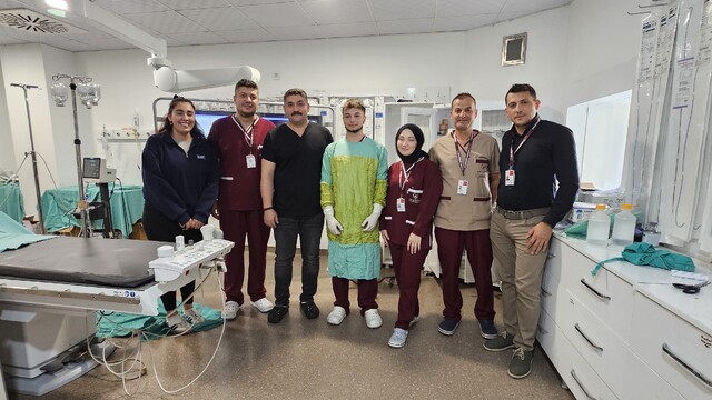 Bel fıtığı ameliyatına hazırlanıyordu, gerçek bambaşka çıktı
Yürüme güçlüğü çeken 73 yaşındaki hastanın vücudunun alt kısmına kan taşıyan ana damarının tıkalı olduğu tespit edildi