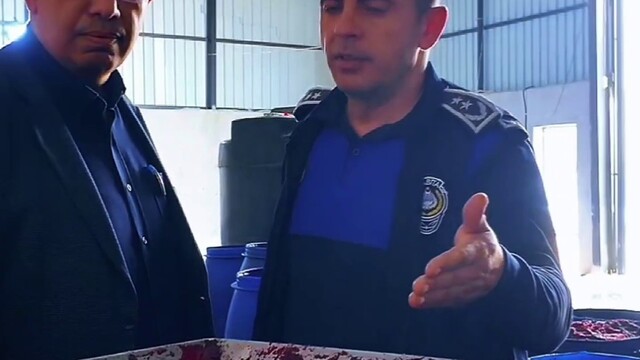İhbar üzerine gidilen adreste mide bulandıran şartlarda gıda üretildiği ortaya çıktı