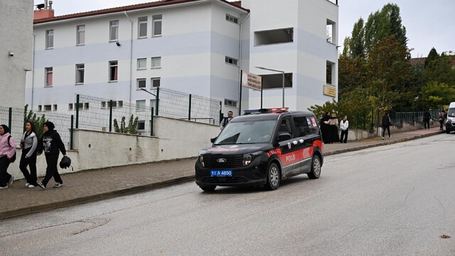 Bilecik'te okul çevrelerinde güvenlik ve trafik denetimleri sürüyor