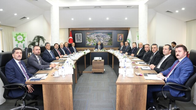 Yaymanoğlu: "Nitelikli iş gücü, sürdürülebilir sanayi üretiminin temelidir"
Denizli OSB, İl İstihdam Ve Mesleki Eğitim Kurulu 4. olağan toplantısına ev sahipliği yaptı