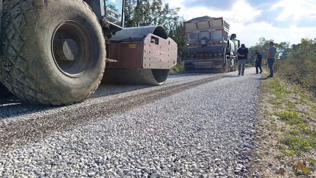 Kış öncesi köy yollarında yoğun çalışma
Bağlantı yolunda çalışma tamamlandı
